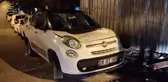 Etiler'de park halindeki otomobilin üstüne iş makinesinin kolu düştü