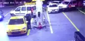 Sürücüsünün kontrolünü kaybettiği araç akaryakıt istasyonuna böyle daldı