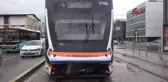 TRAMVAYIN ÇARPTIĞI KADIN AĞIR YARALANDI, VATMAN İKİNCİ KAZADAN SON ANDA KURTULDU