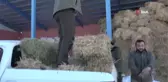 Bingöl'de yaban hayvanları için karlı kaplı dağlara yem bırakıldı