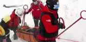 Kayak yaparken yaralanan İranlı turisti JAK timi kurtardı