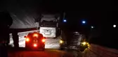 Yüksekova-Van karayolunda 20 tır mahsur kaldı