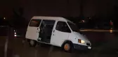 Adana'da sağanak yağış sebebiyle yol çöktü, bir araç mahsur kaldı