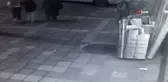 İndirim yetmedi, yarım saat arayla iki halı çaldı...Hırsızlık anları kamerada