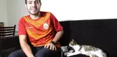 Üşümesin diye evine aldığı kedi 3 yavru doğurarak sürpriz yaptı