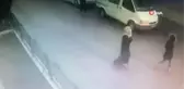 Avcılar'da anne ve kızı çatıdan uçan parçalardan son anda kurtuldu
