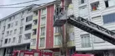 Esenyurt Fatih Mahallesi'nde 5 katlı binanın giriş katında yangın çıktı.