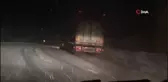 Kar bir anda bastırdı, onlarca araç yollarda mahsur kaldı