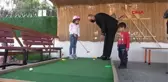 MİNİK ÖĞRENCİLER GOLF OYNAYIP, TRAFİK KURALLARINI ÖĞRENİYOR