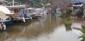 Ortaca'da aşırı yağışta su kanalı 1,5 metre yükseldi, restoranları su bastı
