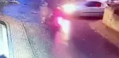 Siparişe giden motosikletli kuryeye otomobil çarptı