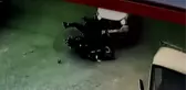 MOTOSİKLET SÜRÜCÜSÜNÜN YARALANDIĞI KAZA KAMERADA