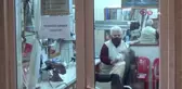 Tarak ve makasla geçen yarım asır... 52 yıl önce eline aldığı makası bir daha bırakmadı