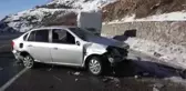 Duvara çarpan otomobildeki 3 kişi yaralandı