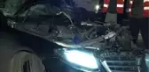 Eyüpsultan'da bariyere çarpan sürücü otomobilini bırakıp kaçtı