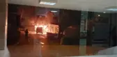 PENDİK'TE POLİS ARACI YANDI, ALEVLER HASTANENİN ARŞİV BİNASINA SIÇRADI