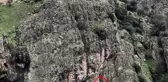 Kayalıklarda mahsur kalan keçi kurtarıldı