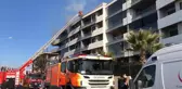 Arkadaşını ziyarete gelen talihsiz genç yangına asansörde yakalandı