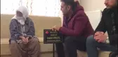 100 yaşındaki şehit annesi üniversiteli gençlerle oğlunun kabrine fidan dikti