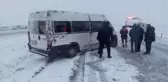 Minibüsün devrilmesi sonucu 5 kişi yaralandı