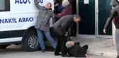 Motosiklet kazasında oğlunu kaybeden anne morgun önünde sinir krizi geçirdi