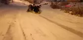 KAR YAĞIŞINI NAYLON POŞET VE TEPSİYLE EĞLENCEYE DÖNÜŞTÜRDÜLER