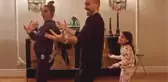 Demet Akalın, kızı ve Okan Kurt'la TikTok'taki dans akımına uydu