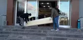 Gençlerin partisi faciayla sonuçlandı! Tasarruf ampulüyle uyuşturucu aldılar, genç kız hayatını kaybetti