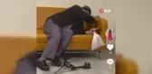 Yaşlı adamın acı çektiği anları müzikli paylaşım yaptı, görevinden oldu