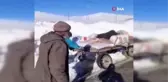 Atı kara saplanan besicinin yardımına Karayolları ekipleri koştu