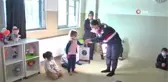 Diyarbakır'da jandarma ekipleri çocuklara hediye verip birlikte film izledi