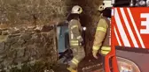 Şişli'de evsizlerin ısınmak için ateş yaktığı metruk bina alev alev yandı