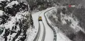 Karda yolda kalanlar onu arıyor