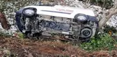 Sürücüsünün hakimiyetini kaybettiği yol yardım aracı, evin bahçesine uçtu