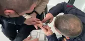 YUNUS EMRE'NİN PARMAĞINA SIKIŞAN YÜZÜĞÜ İTFAİYECİLER KESEREK ÇIKARDI