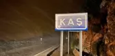Kaş'ta kar yağışı etkili oluyor