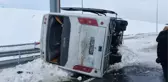 Eyüpsultan'da işçileri taşıyan minibüs devrildi-2