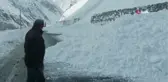Hakkari-Van karayoluna çığ düştü