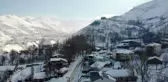 Kar altında kalan evler drone ile görüntülendi