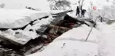 Elazığ'da yoğun kar yağışı nedeni ile 3 evin çatısı çöktü