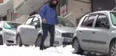 Esenyurt'ta vatandaşlar sokaklarda güçlükle ilerledi