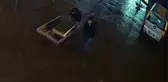 Otomobilin teyp ve hoparlörlerini çalan iki kardeşten biri tutuklandı