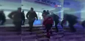 Diyarbakır'da sağlık ekipleri, yoğun kar yağışında vatandaşların imdadına koştu