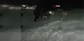 Yüksekova'da çığ düştü, 20 yolcu mahsur kaldı