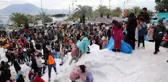 Alanyalı çocuklar Torosların zirvesinden kamyonlarla getirilen 500 ton karla eğlendi