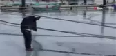 Buz tutan Eğirdir Gölü üzerinde tavla keyfi yaptılar