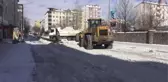 Kent merkezinde karlar kamyonlarla şehir dışına taşınıyor