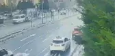 KÜÇÜKÇEKMECE'DEKİ KAZADA YARALANAN SÜRÜCÜ EĞİTMENİ HAYATINI KAYBETTİ