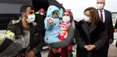 Taburcu olan minik Asiye memleketi Gaziantep'e döndü