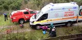 Virajı alamayan sürücü 25 metrelik uçurumdan düştü: 1'i ağır 4 yaralı